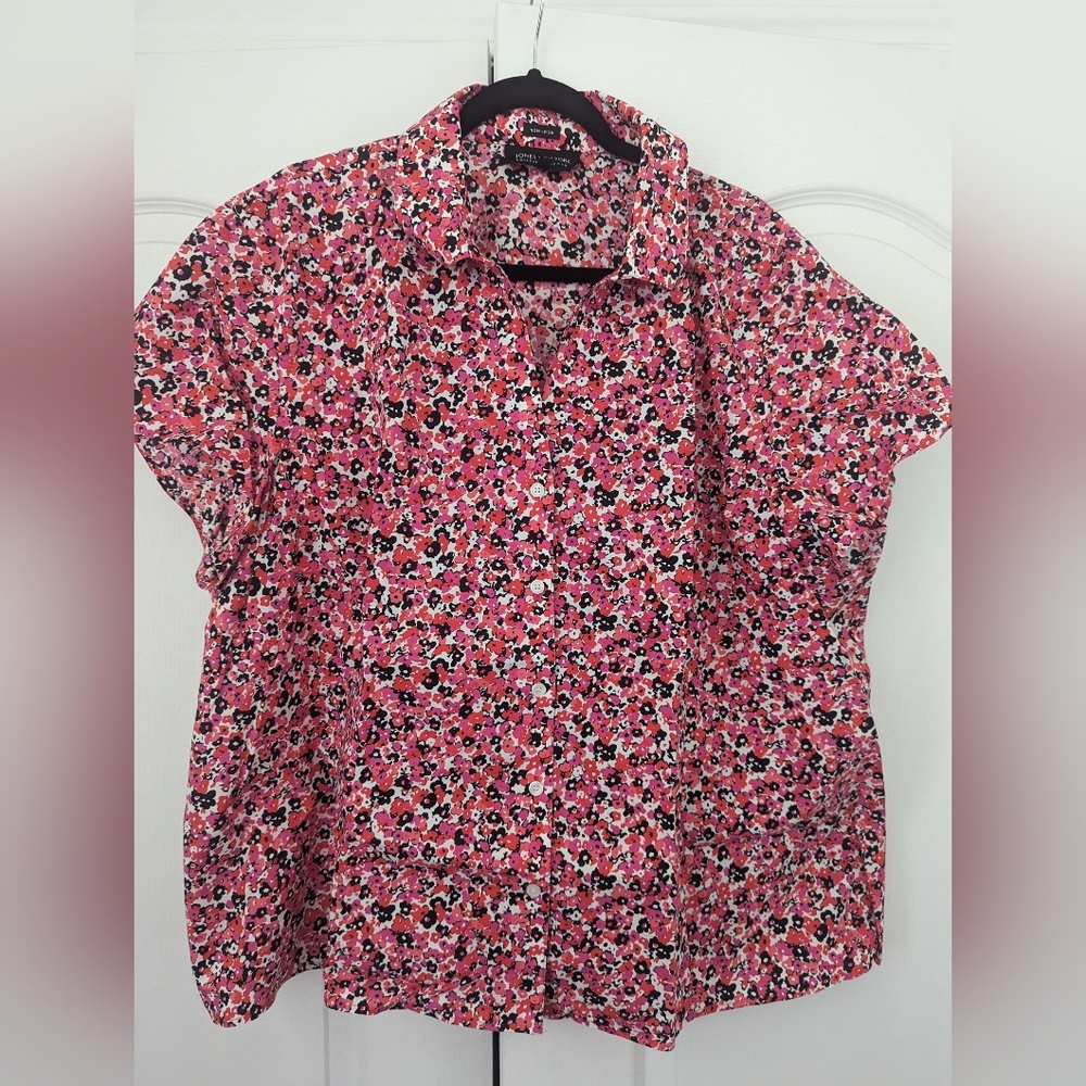 Jones New York -non-iron- Ditsy Floral Blouse